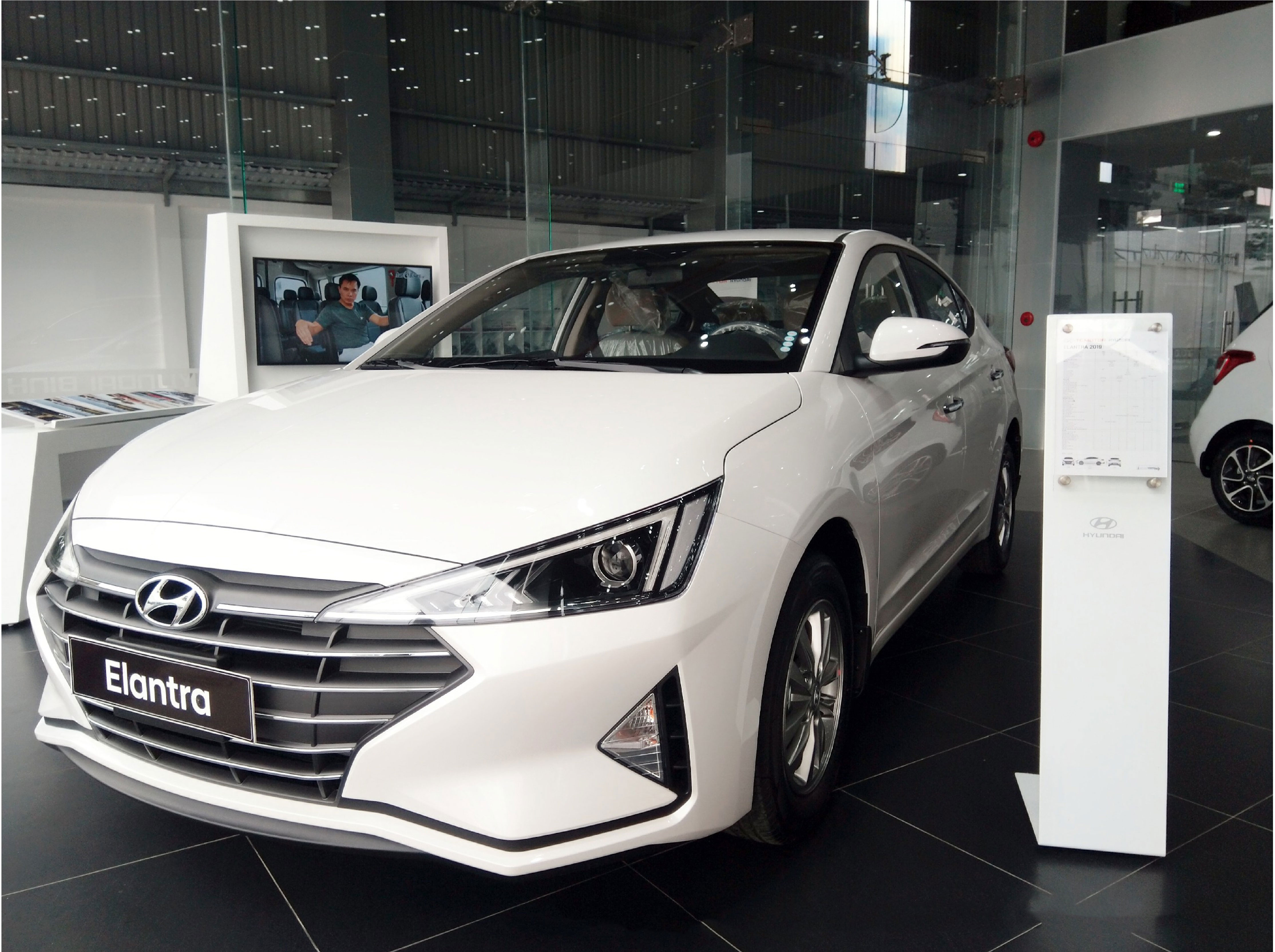 Giới thiệu về sản phẩm Hyundai Elantra Sport 2021