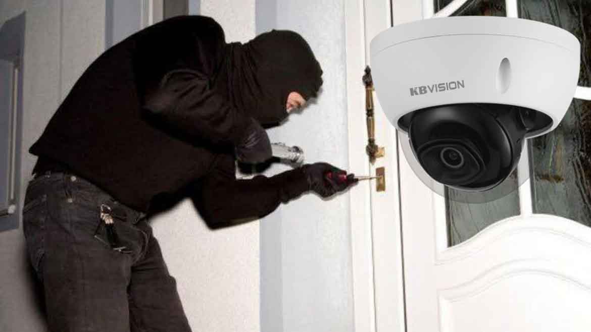 Trộm vào nhà bị camera quan sát phát hiện